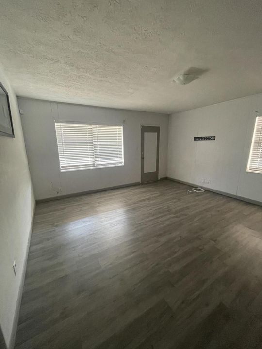 Active With Contract: $219,000 (2 beds, 2 baths, 1357 Square Feet)