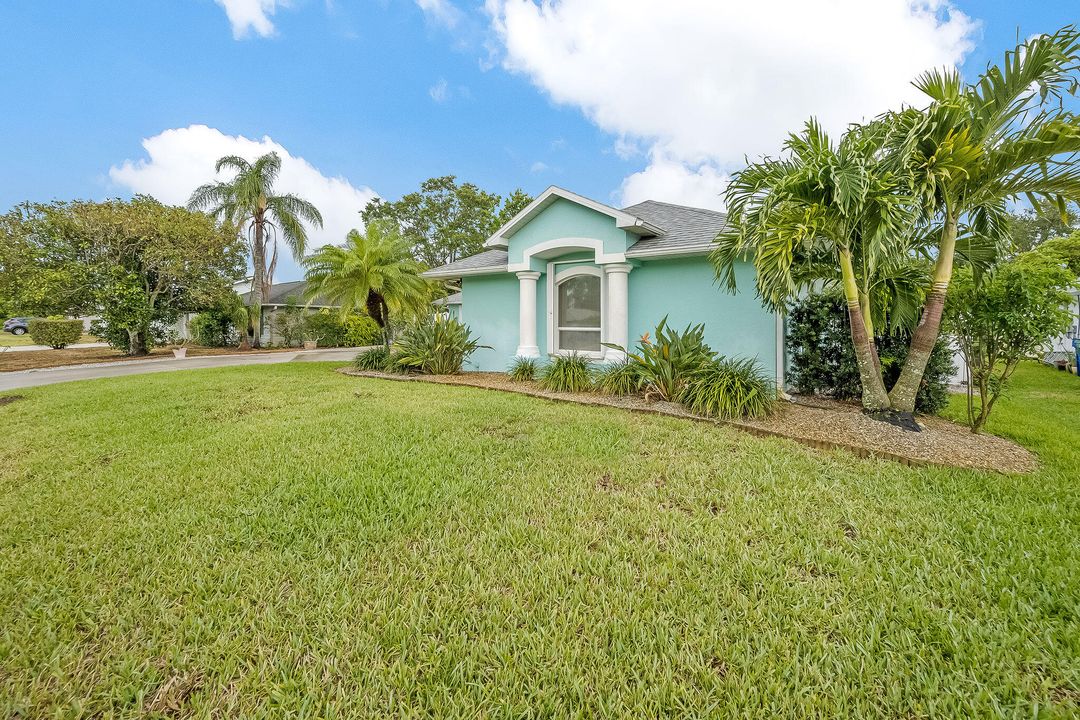 For Sale: $465,000 (3 beds, 2 baths, 2092 Square Feet)