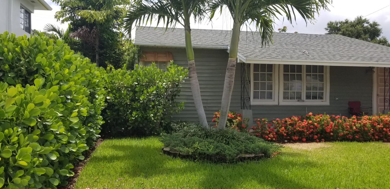 For Rent: $3,100 (4 beds, 2 baths, 1280 Square Feet)