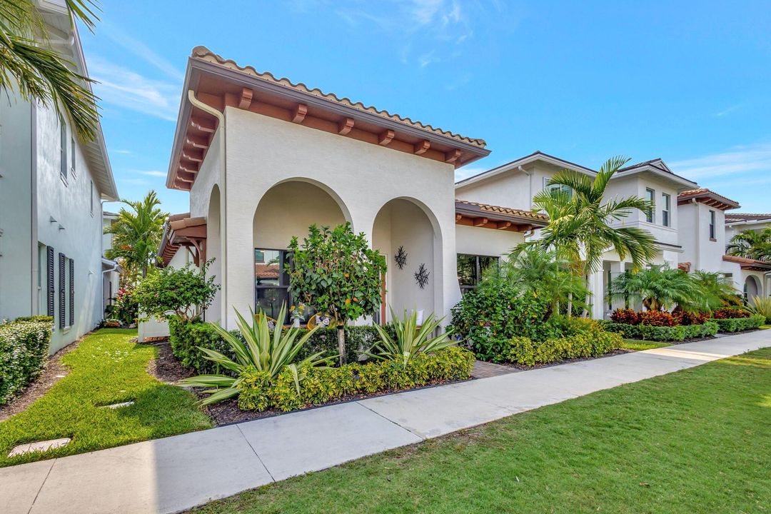 For Sale: $1,467,000 (3 beds, 3 baths, 2759 Square Feet)