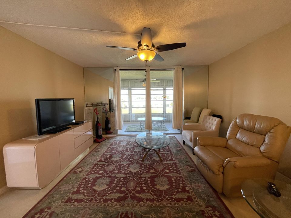 For Rent: $1,850 (2 beds, 2 baths, 1006 Square Feet)