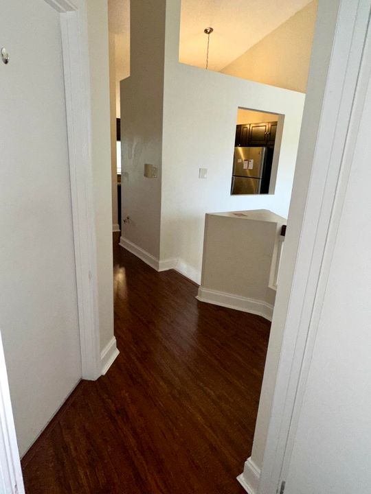 For Sale: $198,000 (1 beds, 1 baths, 850 Square Feet)
