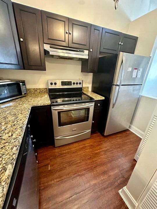 For Sale: $198,000 (1 beds, 1 baths, 850 Square Feet)
