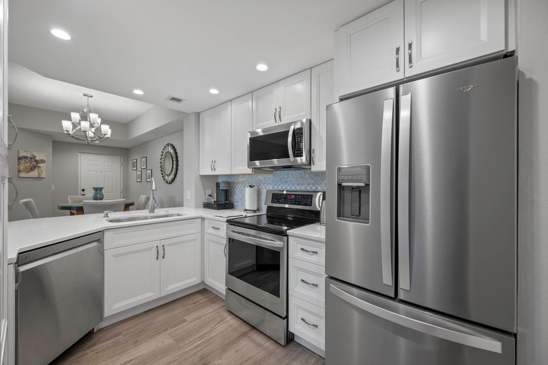 Active With Contract: $2,900 (3 beds, 2 baths, 1395 Square Feet)