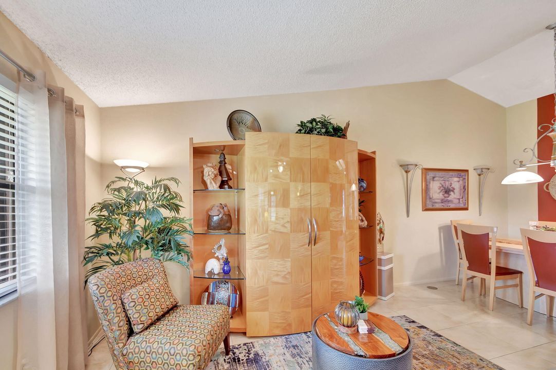 For Sale: $315,000 (2 beds, 2 baths, 1298 Square Feet)
