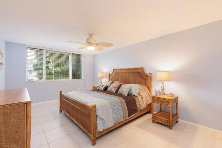 Active With Contract: $2,500 (2 beds, 2 baths, 1415 Square Feet)