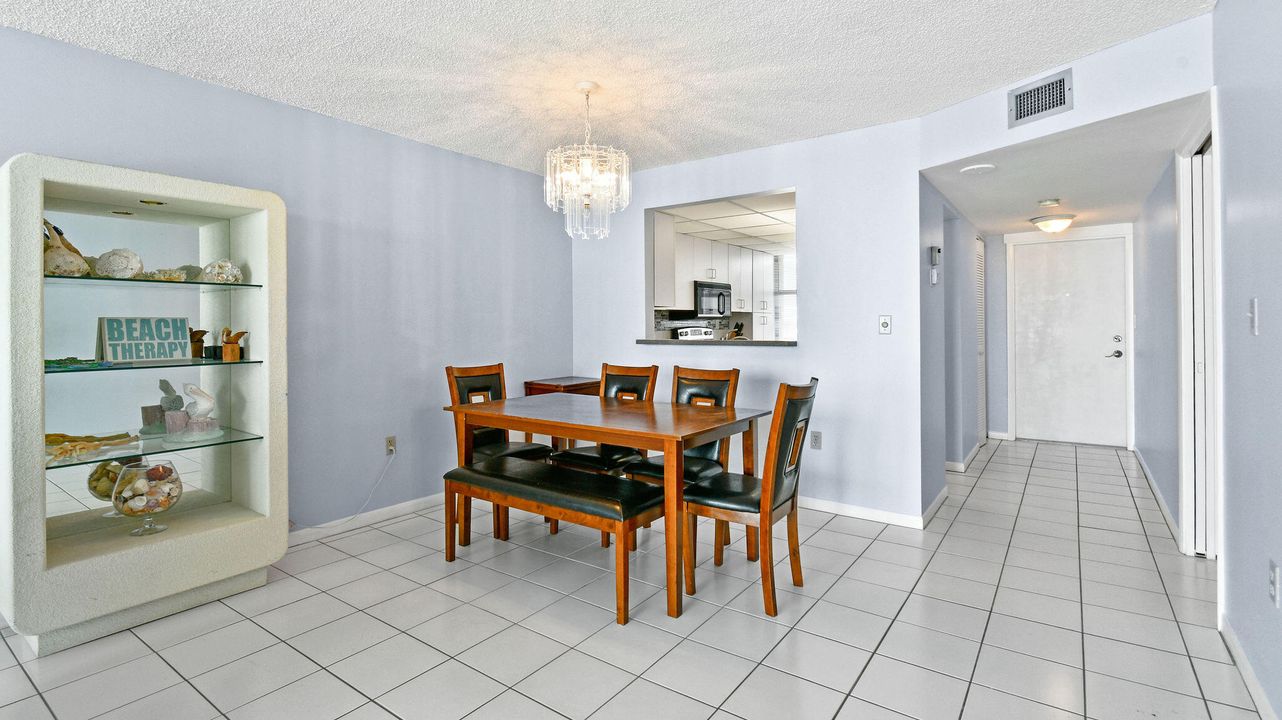 For Sale: $459,000 (2 beds, 2 baths, 1023 Square Feet)