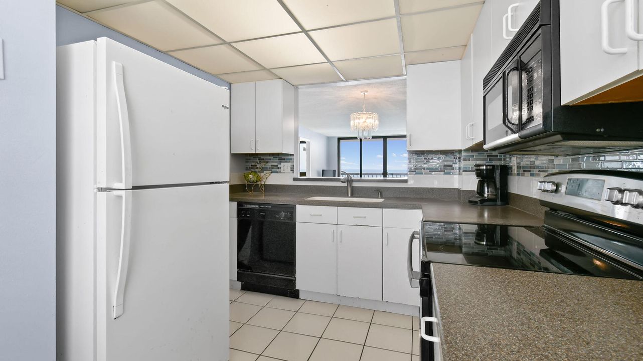 For Sale: $459,000 (2 beds, 2 baths, 1023 Square Feet)