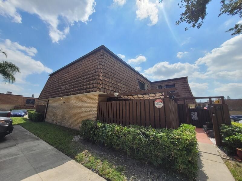 For Sale: $347,000 (3 beds, 3 baths, 1488 Square Feet)