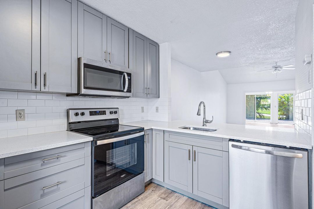 Active With Contract: $2,500 (2 beds, 2 baths, 1049 Square Feet)