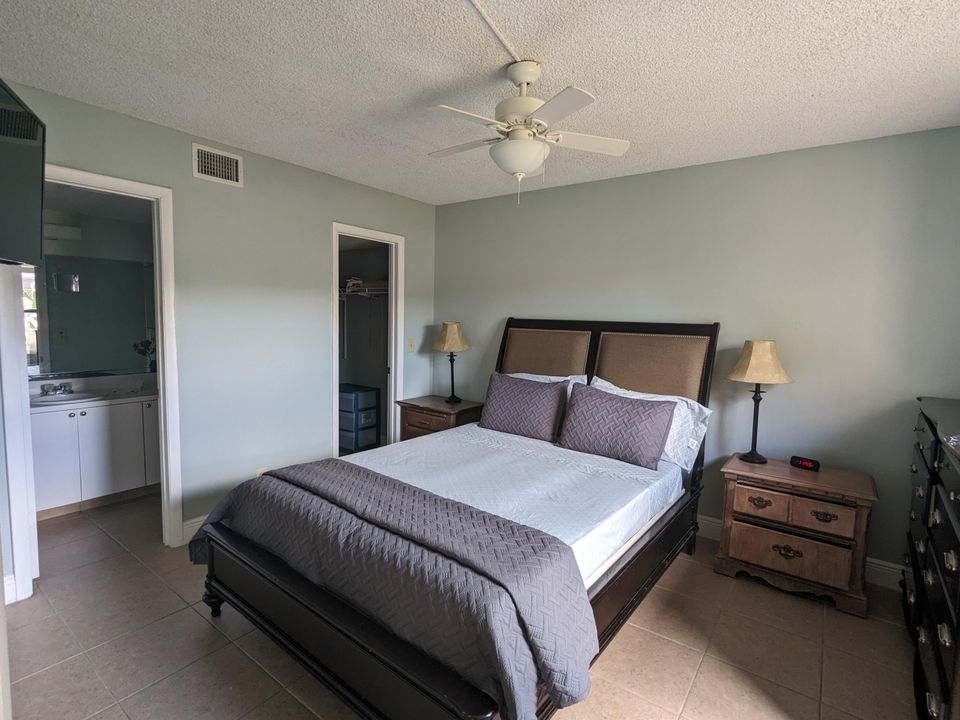 Active With Contract: $1,500 (2 beds, 2 baths, 857 Square Feet)