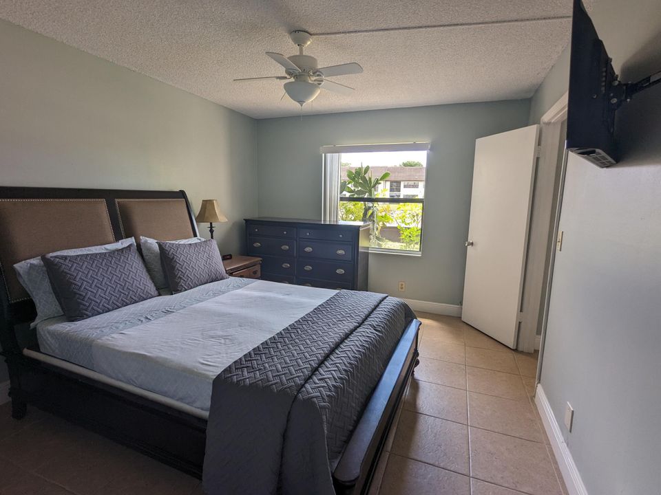 Active With Contract: $1,500 (2 beds, 2 baths, 857 Square Feet)