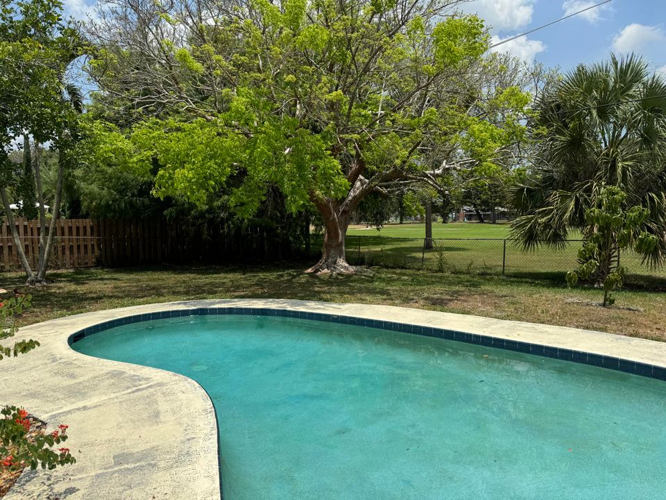 Active With Contract: $3,200 (3 beds, 2 baths, 1800 Square Feet)