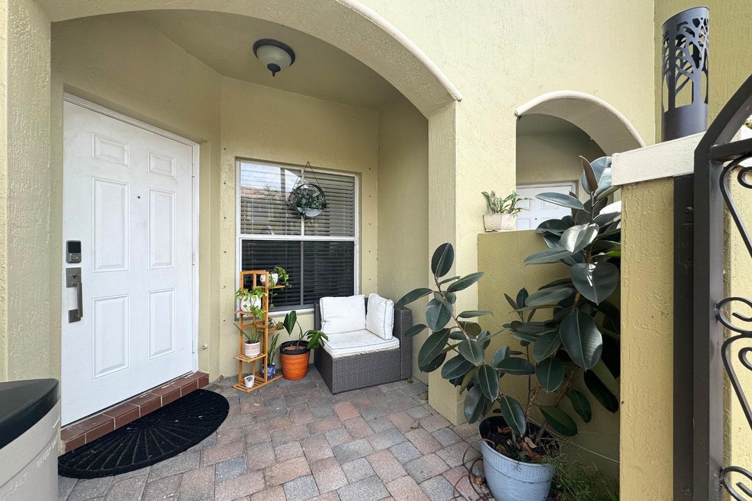 Active With Contract: $385,000 (3 beds, 2 baths, 1523 Square Feet)