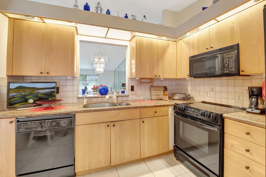 For Sale: $309,900 (2 beds, 2 baths, 1345 Square Feet)
