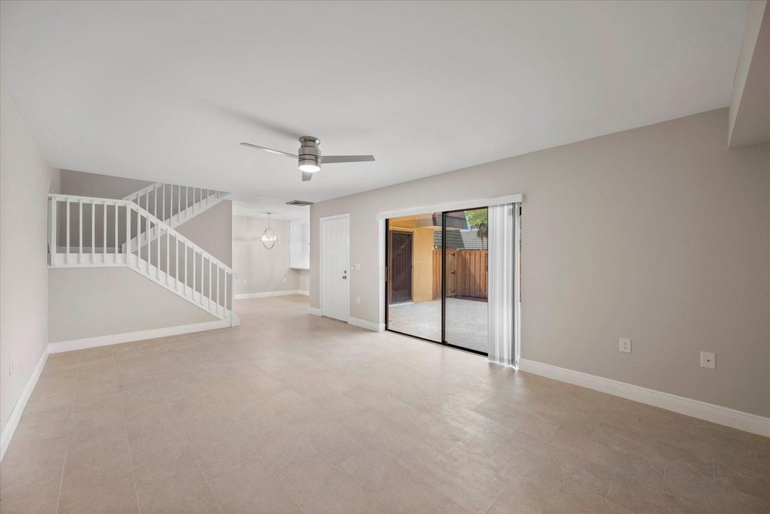 For Sale: $328,900 (2 beds, 2 baths, 1236 Square Feet)