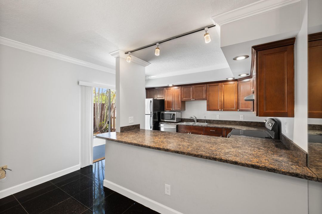 For Sale: $450,000 (2 beds, 2 baths, 1470 Square Feet)