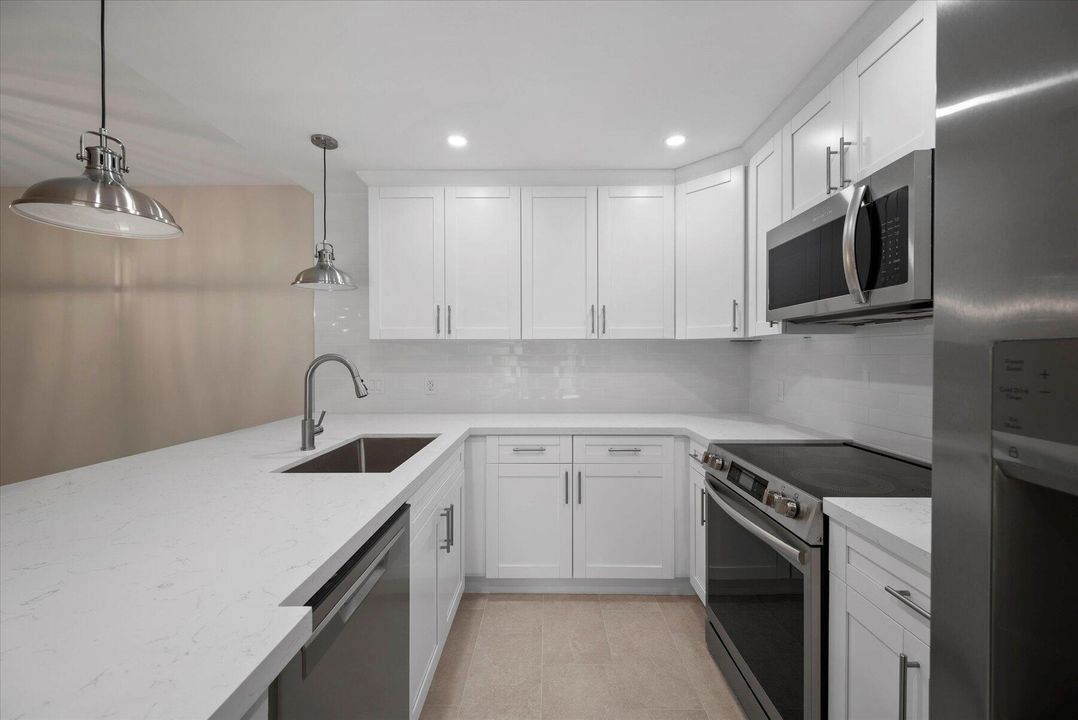For Rent: $2,350 (2 beds, 2 baths, 1236 Square Feet)