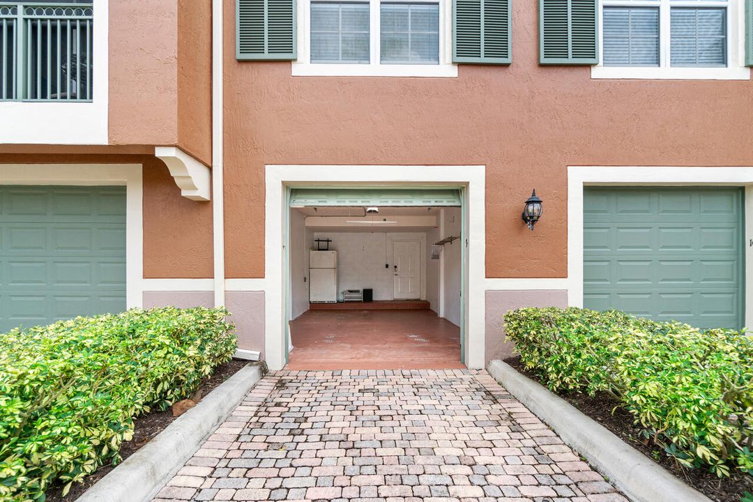 Active With Contract: $2,750 (3 beds, 2 baths, 1492 Square Feet)