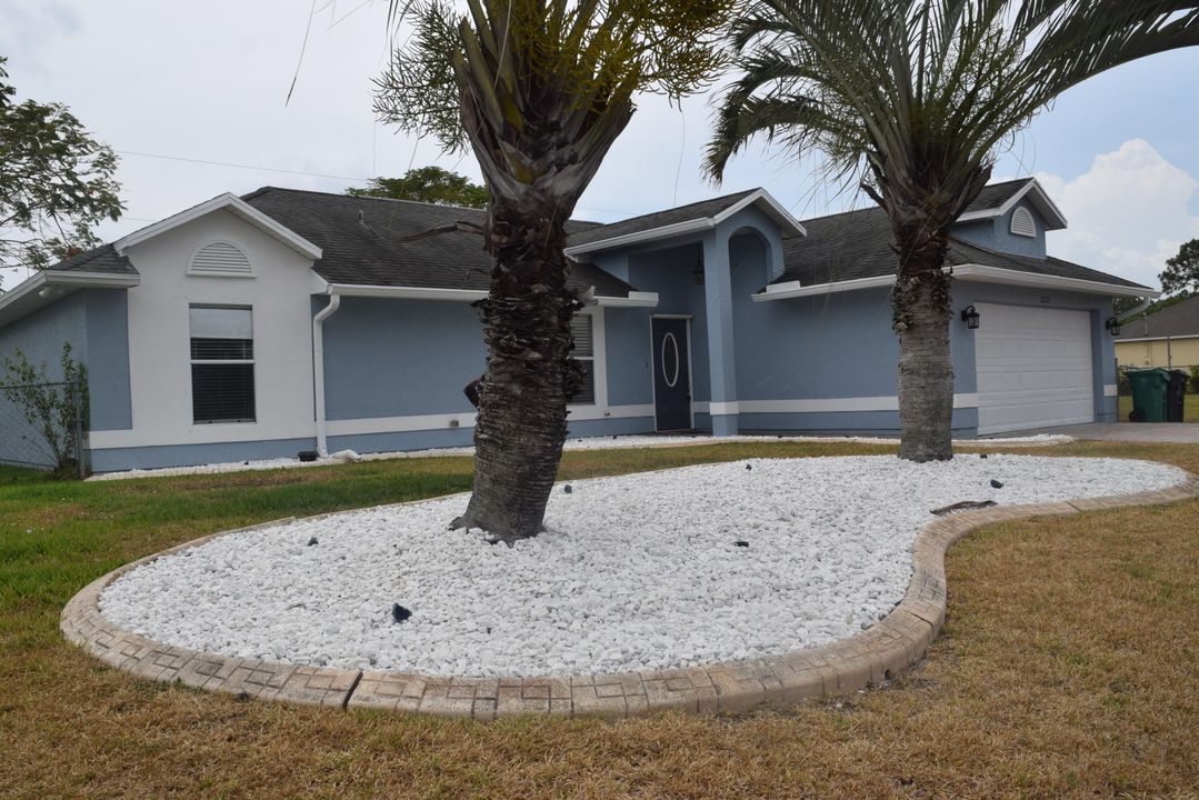 Active With Contract: $2,000 (4 beds, 2 baths, 1679 Square Feet)