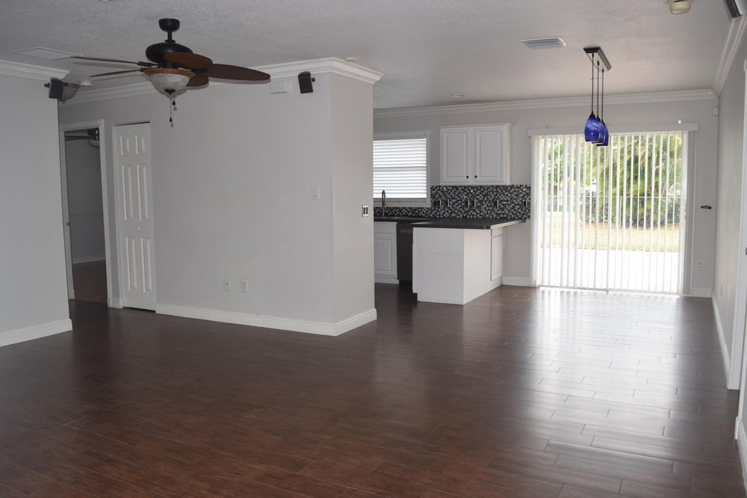 Active With Contract: $2,000 (4 beds, 2 baths, 1679 Square Feet)