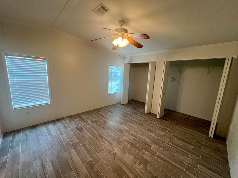 For Sale: $129,900 (2 beds, 2 baths, 1200 Square Feet)