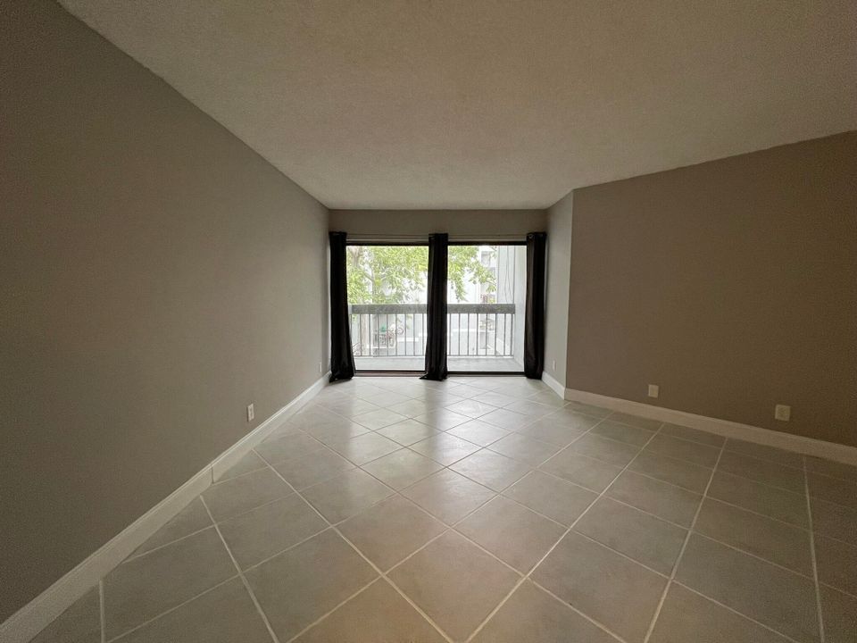 Active With Contract: $199,000 (2 beds, 2 baths, 1030 Square Feet)
