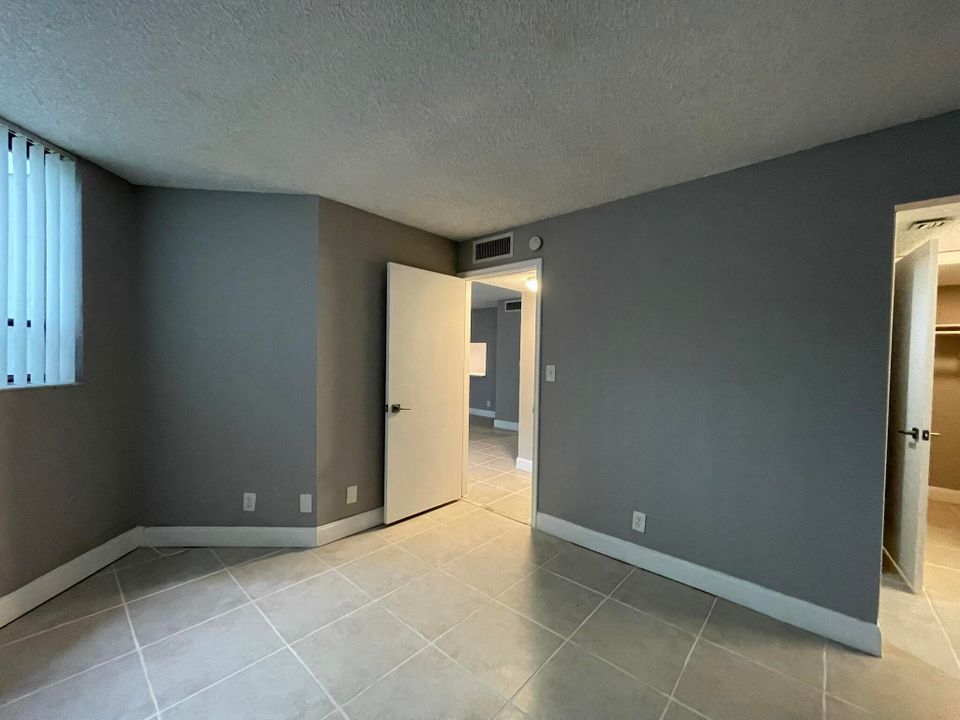 Active With Contract: $199,000 (2 beds, 2 baths, 1030 Square Feet)