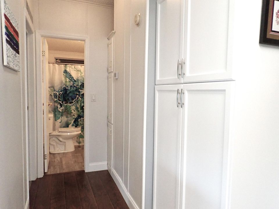 For Sale: $165,000 (2 beds, 2 baths, 1240 Square Feet)