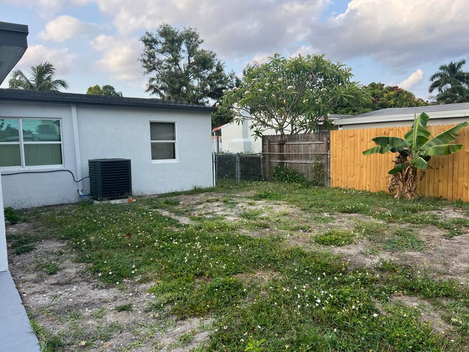 Active With Contract: $487,400 (4 beds, 2 baths, 1522 Square Feet)