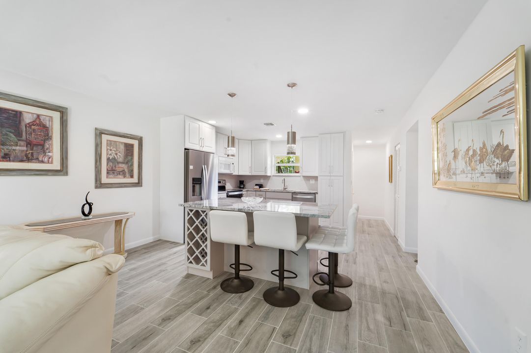 Active With Contract: $2,400 (2 beds, 2 baths, 1000 Square Feet)