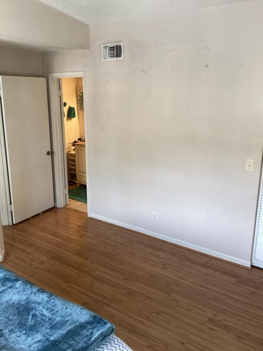 For Sale: $230,000 (1 beds, 1 baths, 746 Square Feet)