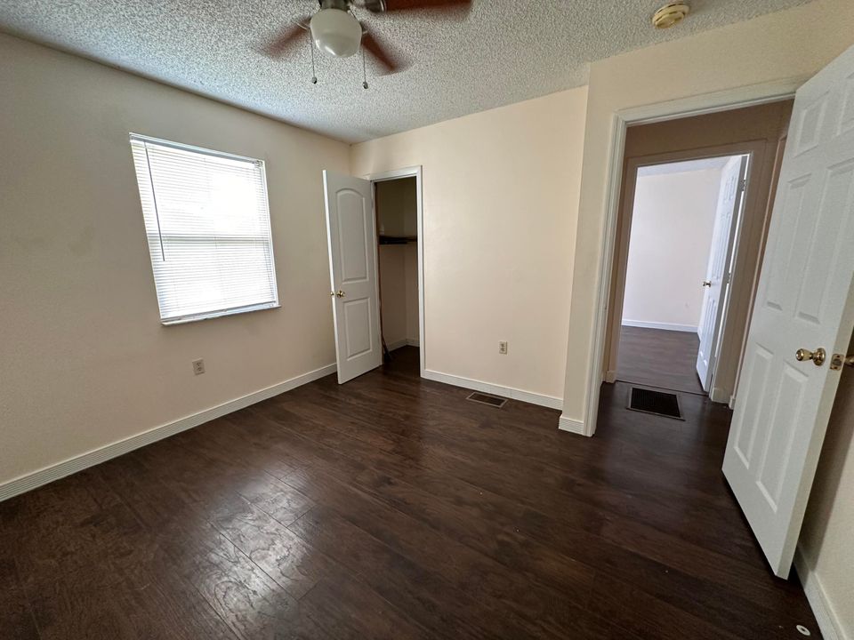 For Sale: $450,000 (3 beds, 2 baths, 3210 Square Feet)