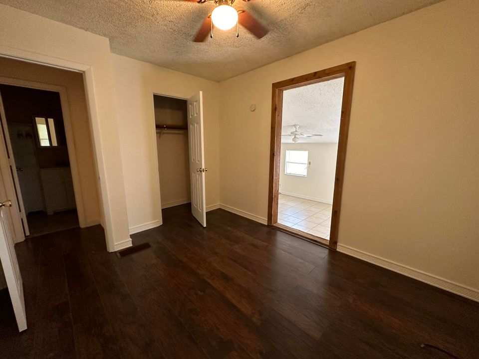 For Sale: $450,000 (3 beds, 2 baths, 3210 Square Feet)