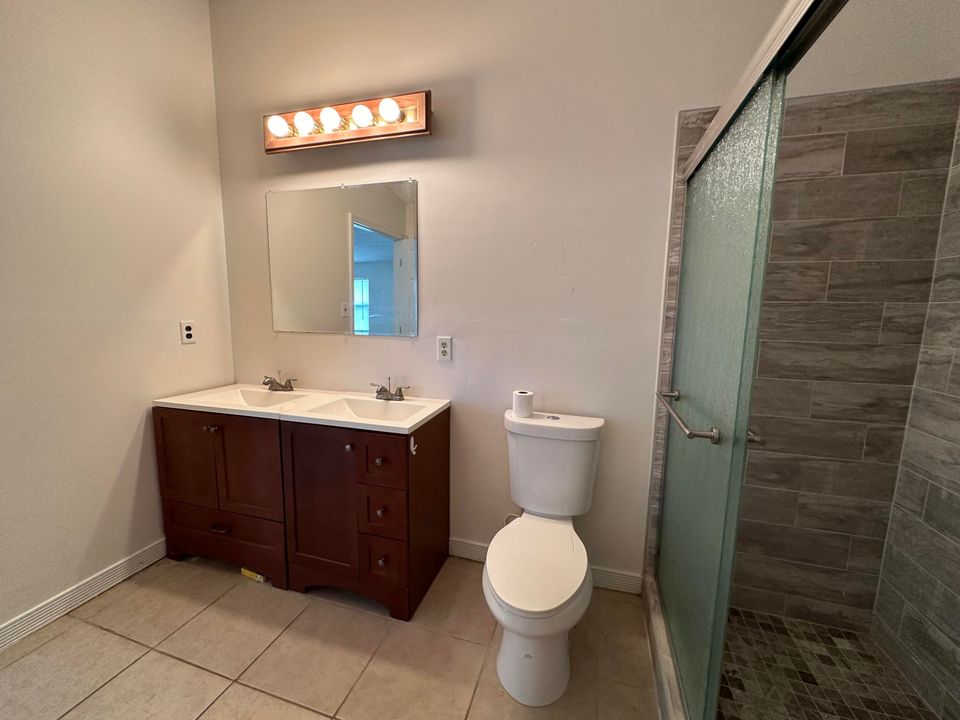 For Sale: $450,000 (3 beds, 2 baths, 3210 Square Feet)