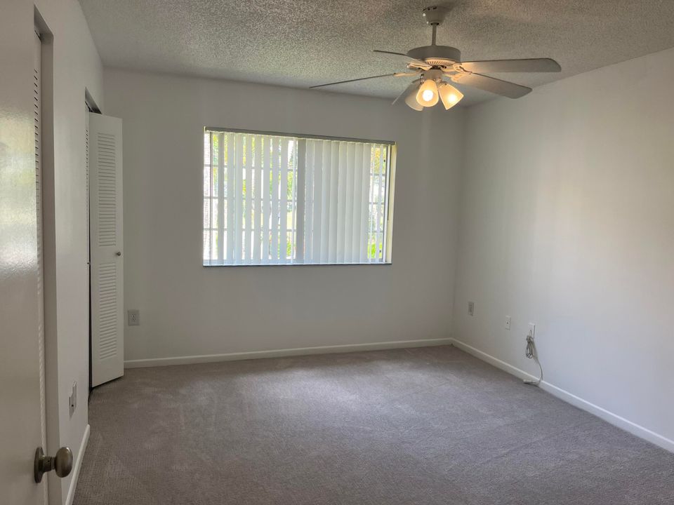 Active With Contract: $1,725 (1 beds, 1 baths, 688 Square Feet)