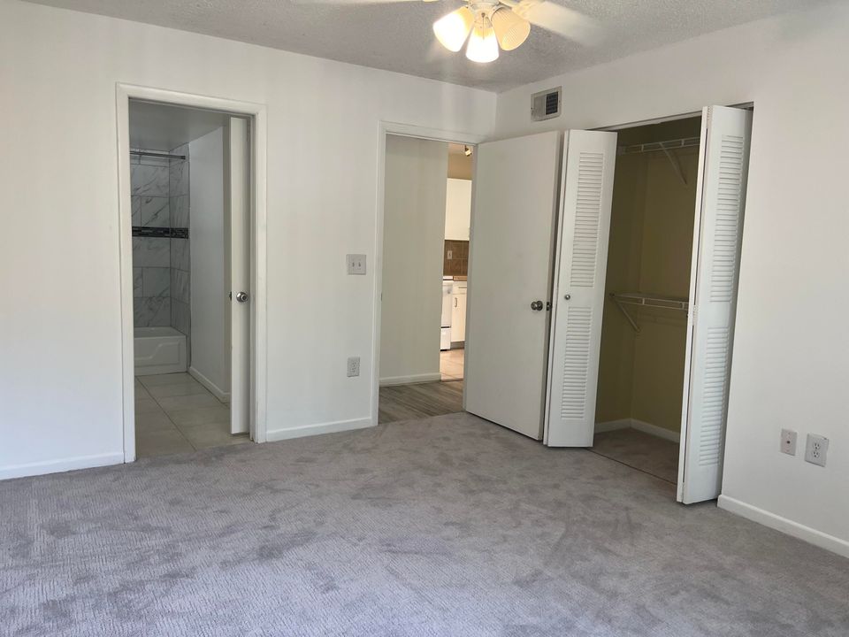 Active With Contract: $1,725 (1 beds, 1 baths, 688 Square Feet)