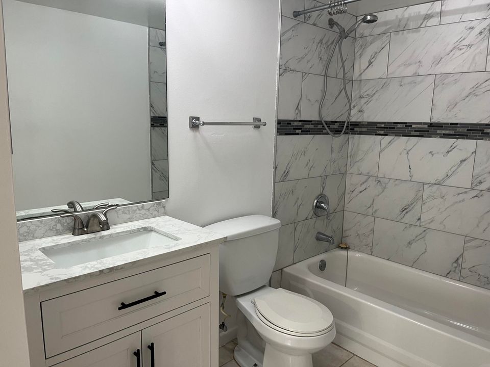 Active With Contract: $1,725 (1 beds, 1 baths, 688 Square Feet)