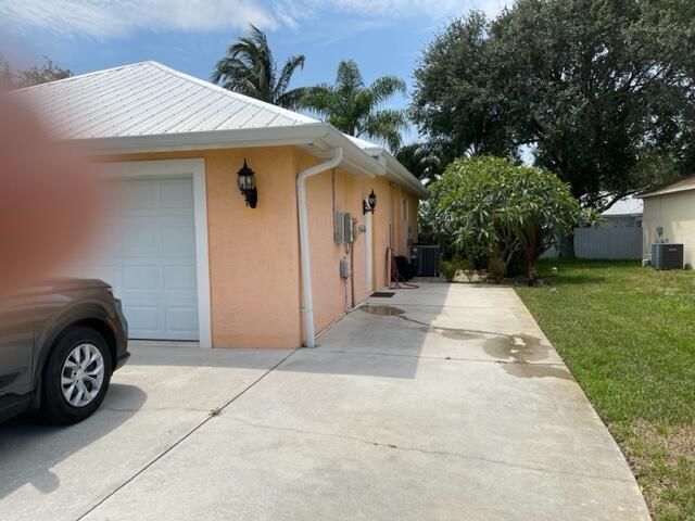 Active With Contract: $550,000 (3 beds, 2 baths, 1794 Square Feet)