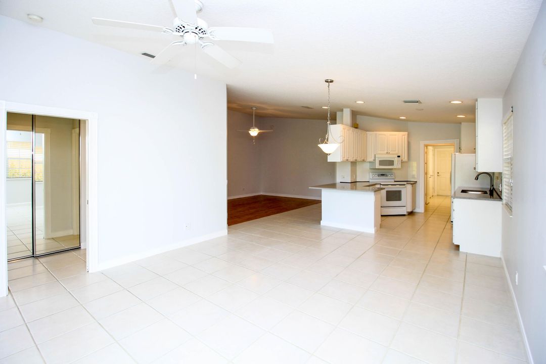 Active With Contract: $2,475 (2 beds, 2 baths, 1526 Square Feet)