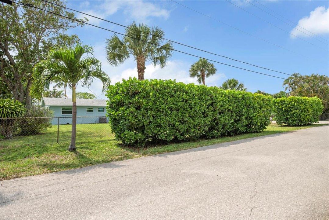 For Sale: $599,777 (3 beds, 2 baths, 1178 Square Feet)