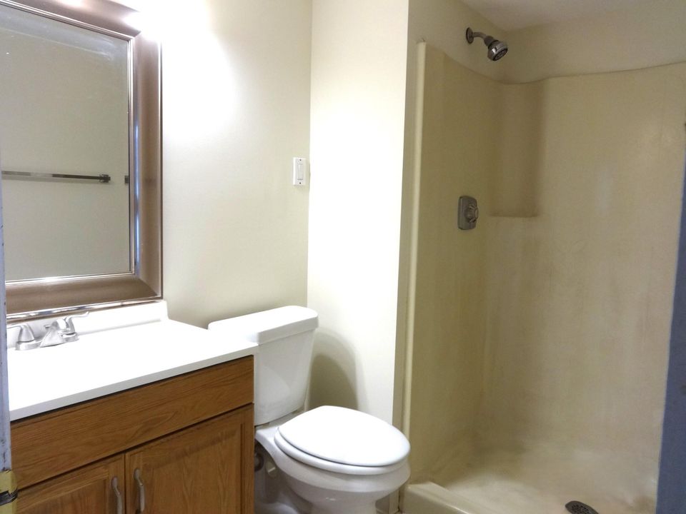 For Sale: $280,000 (2 beds, 2 baths, 980 Square Feet)