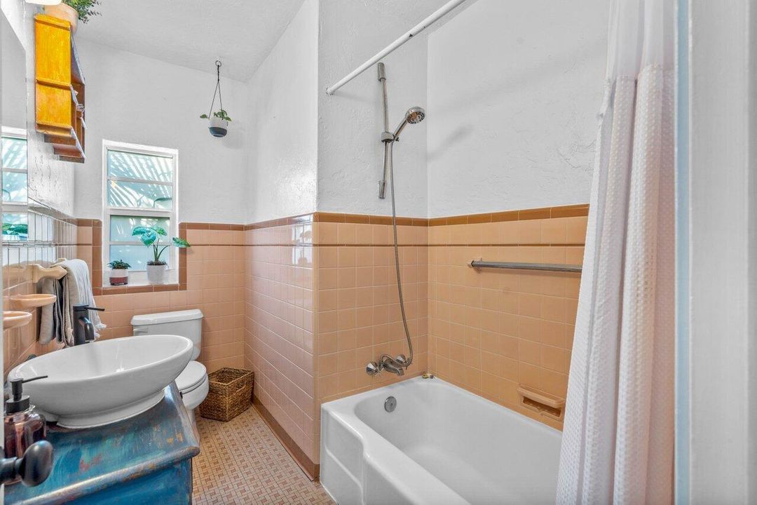 待售: $549,000 (2 贝兹, 2 浴室, 1295 平方英尺)