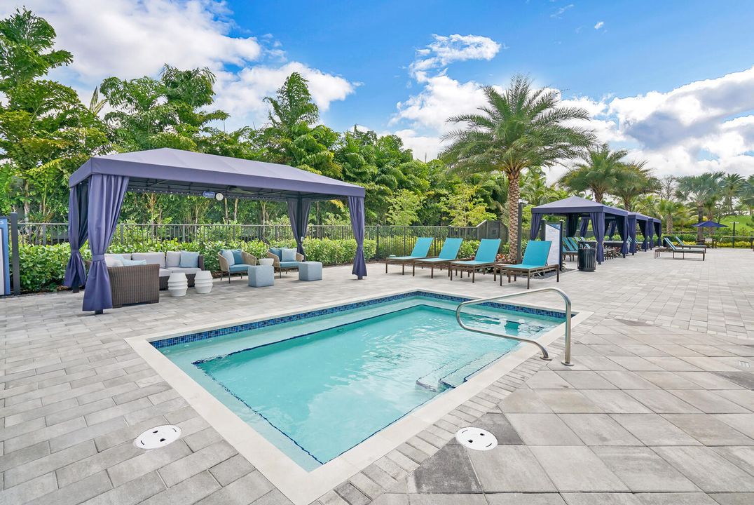 Active With Contract: $1,575,000 (3 beds, 3 baths, 2795 Square Feet)