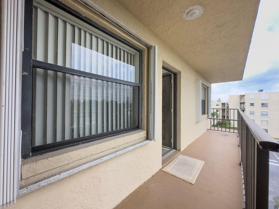 For Sale: $224,000 (2 beds, 2 baths, 1029 Square Feet)