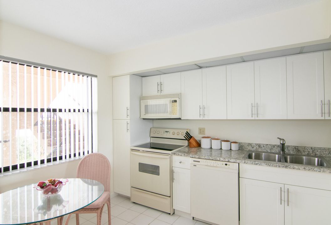 For Sale: $224,000 (2 beds, 2 baths, 1029 Square Feet)