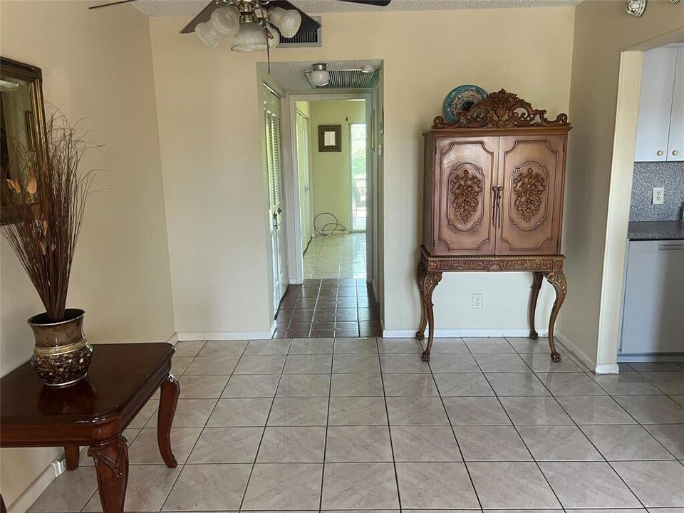 For Sale: $83,000 (1 beds, 1 baths, 702 Square Feet)