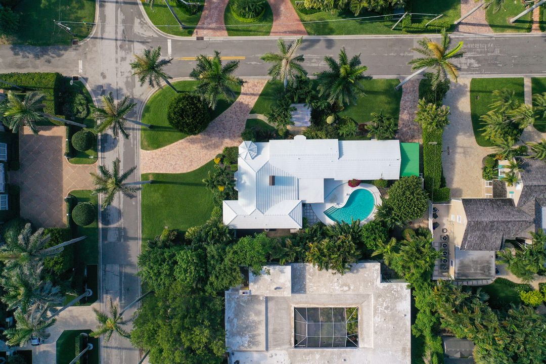 Vendido Recientemente: $2,995,000 (5 camas, 2 baños, 2593 Pies cuadrados)