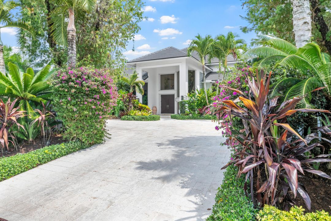 For Sale: $5,395,000 (5 beds, 6 baths, 5766 Square Feet)