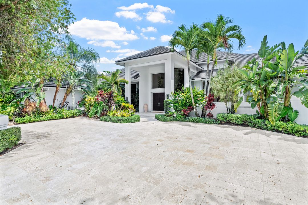 For Sale: $5,395,000 (5 beds, 6 baths, 5766 Square Feet)